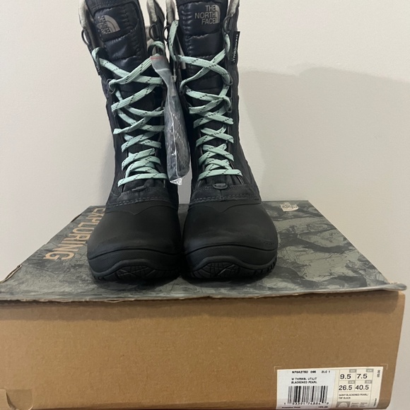 The North Face Thermoball Utility Boot 9.5 - Picture 3 of 4